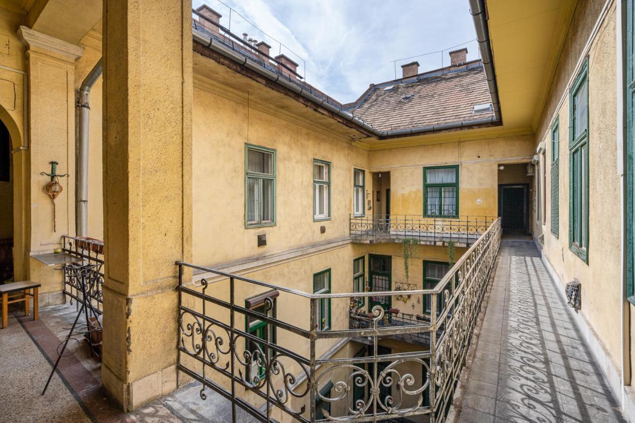 Youth Motive Studio With Gallery Budapesta Exterior foto